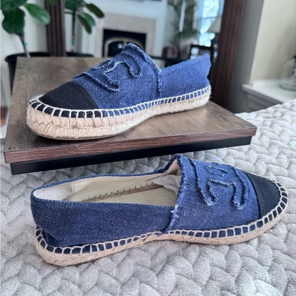 CHANEL Navy Canvas CC Espadrilles Black Cap Toe Size 7.5 W - Picture 3 of 8